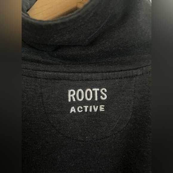 ✌️3/$25✌️ Roots zippered cardigan - Picture 10 of 12